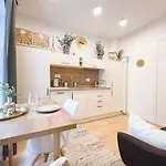 Marco Polo 26a Tirabora Short Rent Lejlighed *