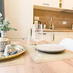 Marco Polo 26a Tirabora Short Rent Apartment Trieste