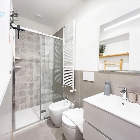 Marco Polo 26a Tirabora Short Rent *